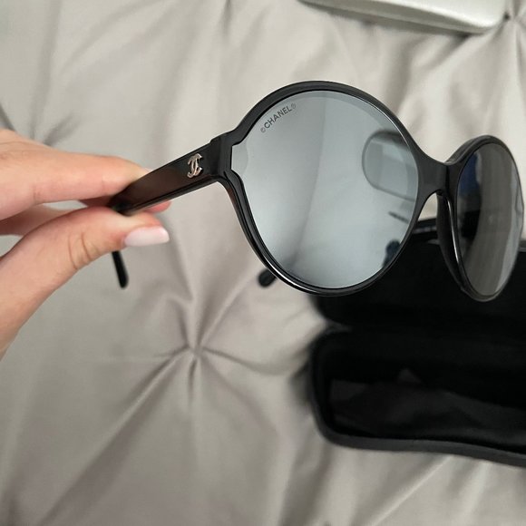 CHANEL SUNGLASSES + QUILTED CASE - Picture 1 of 4